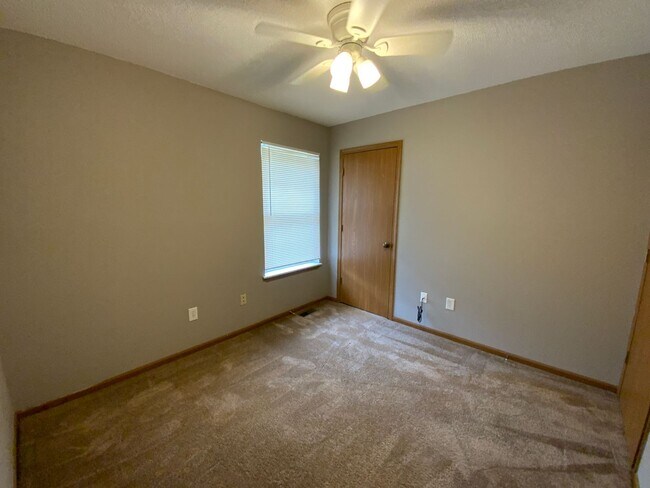 Building Photo - 3566-3568 Prescott Dr