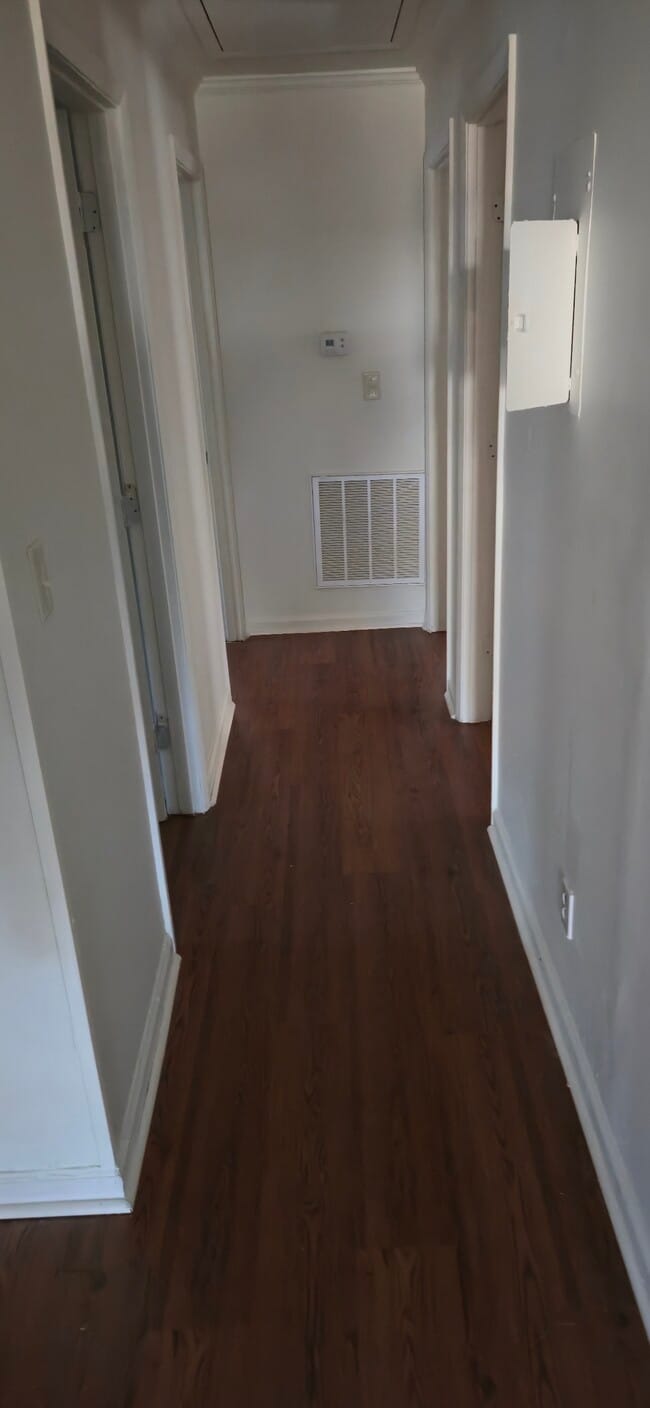 Building Photo - 133 Kings Ct Dr