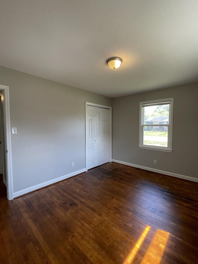 Building Photo - 913 Wateree Blvd