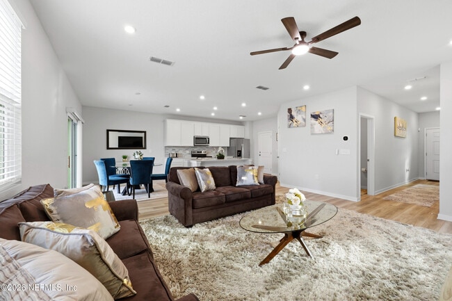 Building Photo - 14742 Cashew Ave