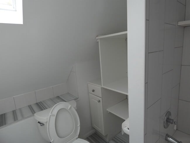 Building Photo - 26411 Belanger St