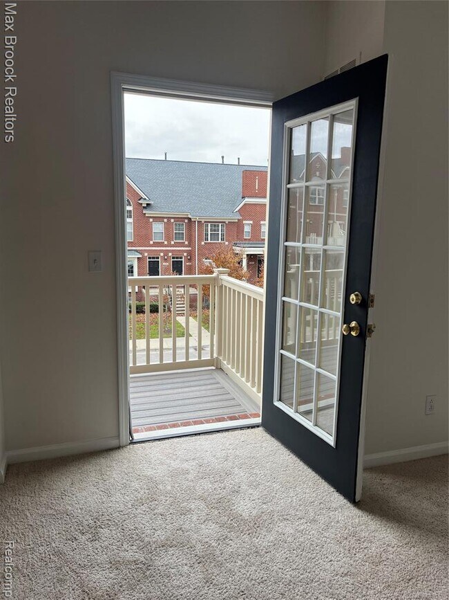 Building Photo - 3255 Camden Dr