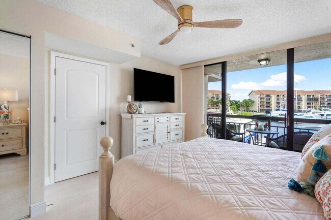 Building Photo - 2601 Marina Isle Way