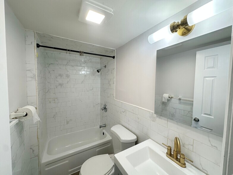 Building Photo - 16 Delaware Ave