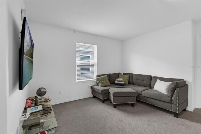 Building Photo - 5253 Royal Point Ave