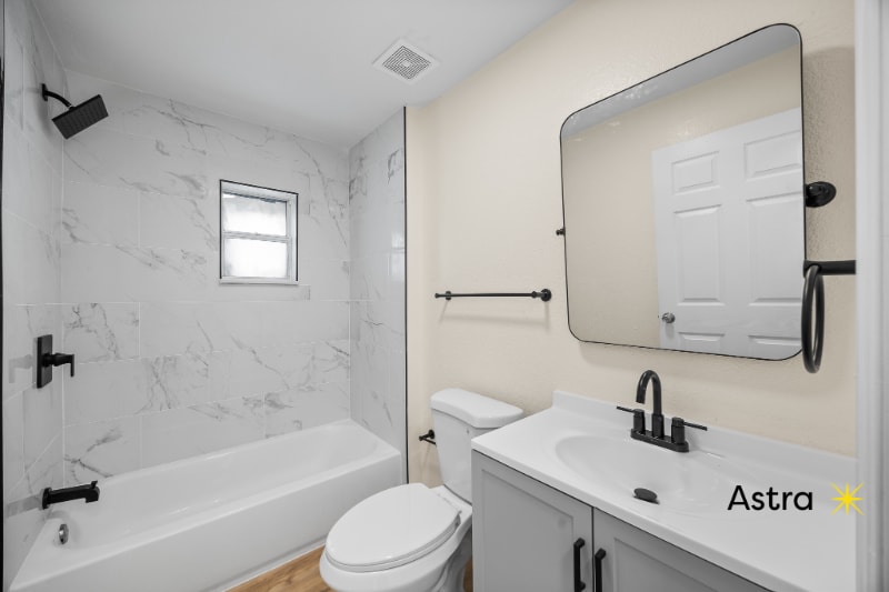 Building Photo - 966 22nd Ave S