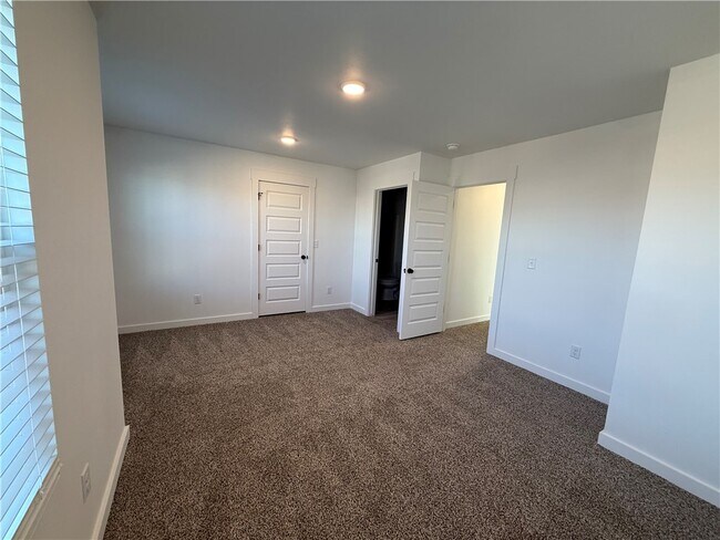 Building Photo - 1051 States Ave