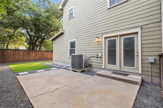 Building Photo - 3207 Holton St