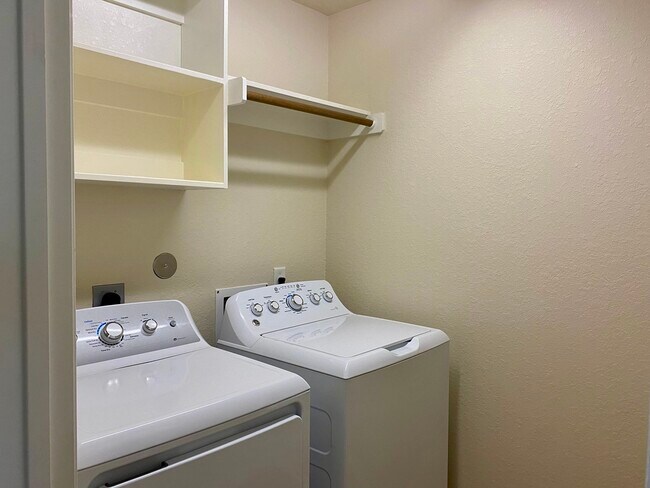 Building Photo - 6407 Densberry Ln