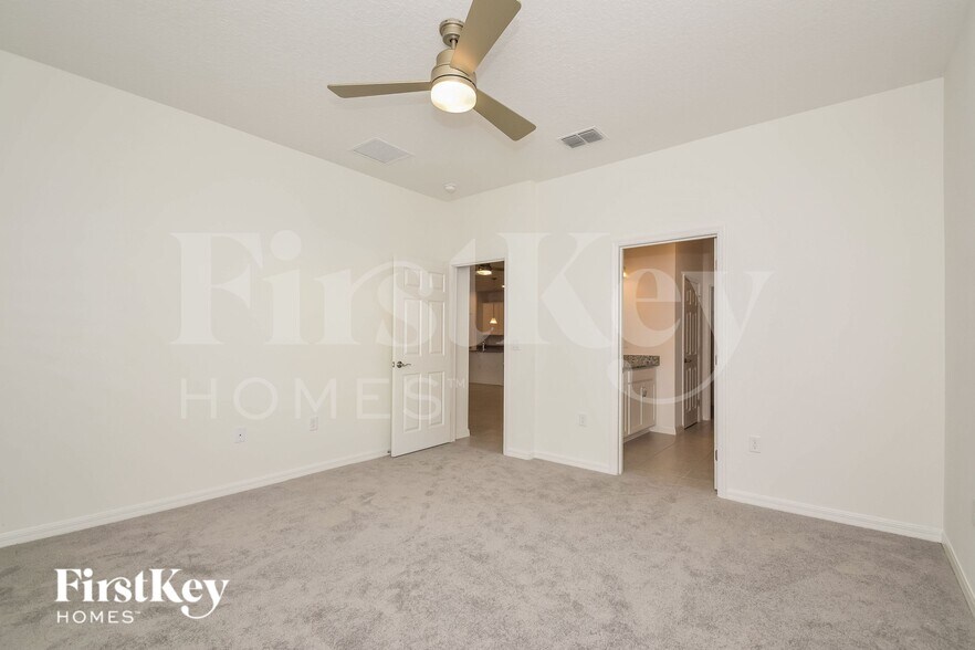 Building Photo - 320 Corbel Ln