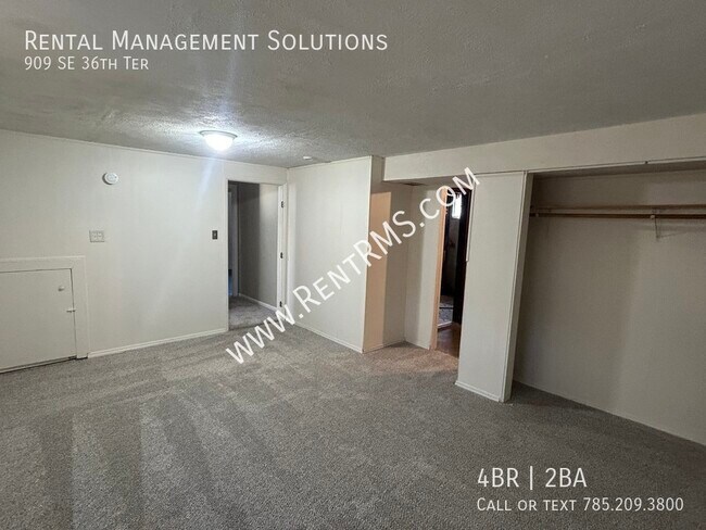 Building Photo - 909 SE 36th Terrace