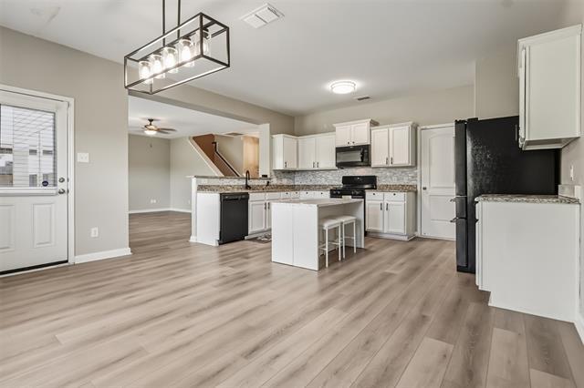 Building Photo - 5015 Royal Springs Dr