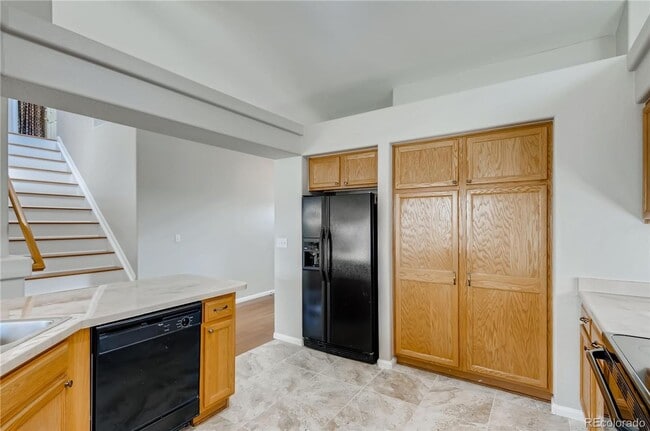 Building Photo - Beautiful 4 bedroom 3.5 bathroom single fa...