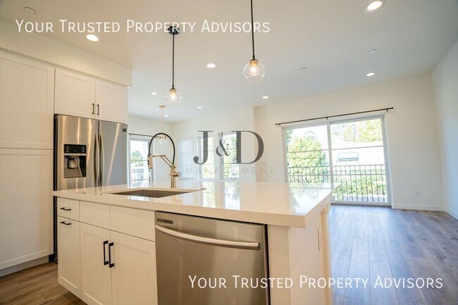 Building Photo - 1371 N Vulcan Ave