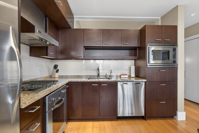 Building Photo - 1001 NW Lovejoy St