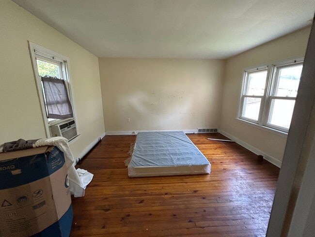 Building Photo - 219 Douglas Ave