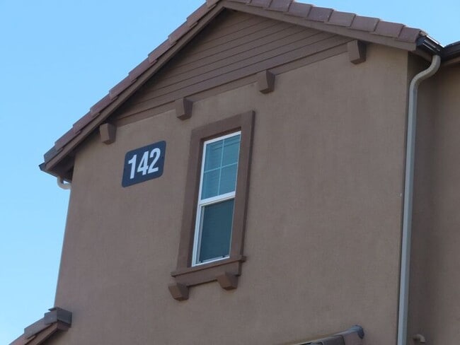 Building Photo - 40585 Melrose Dr