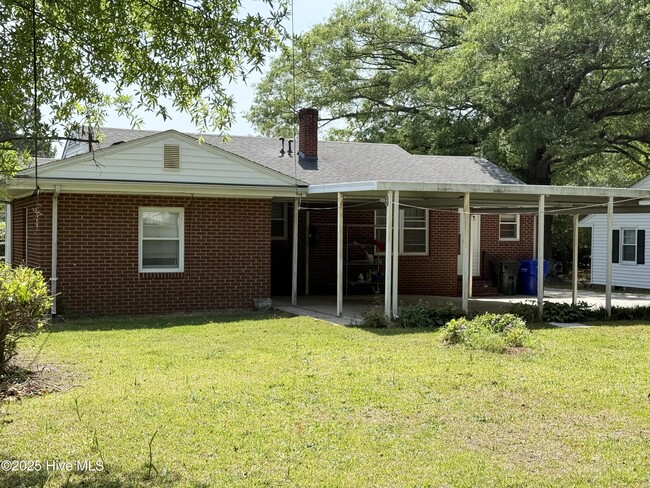 Building Photo - 2703 Jackson Dr