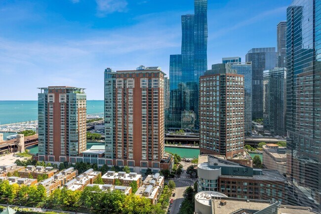Building Photo - 512 N McClurg Ct