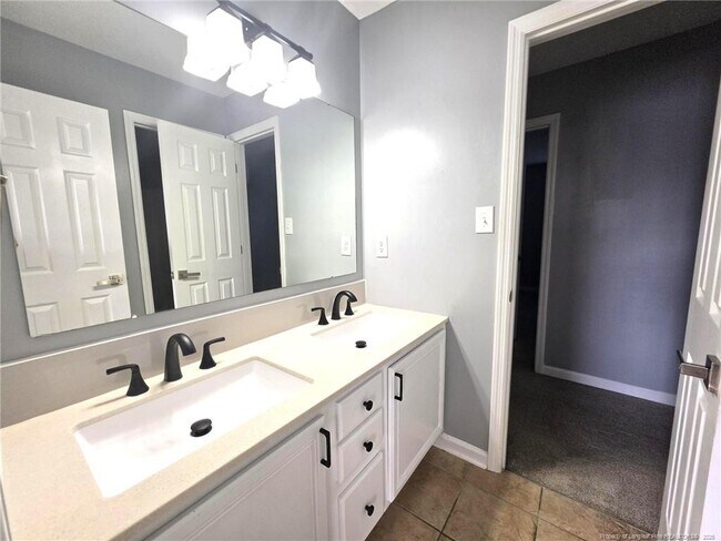 Building Photo - 2917 Franzia Dr