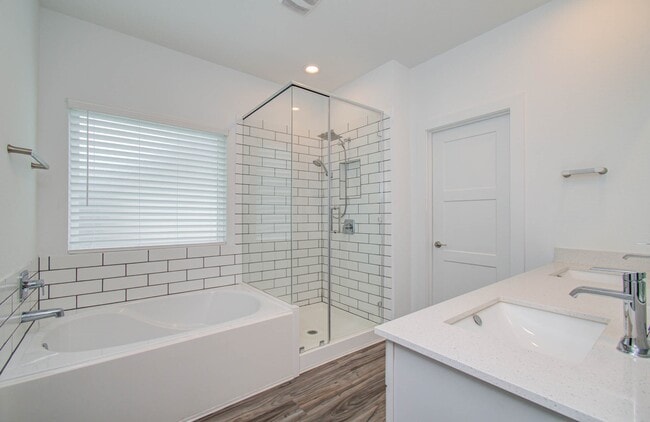 Building Photo - 10011 Angelina Wds Ln