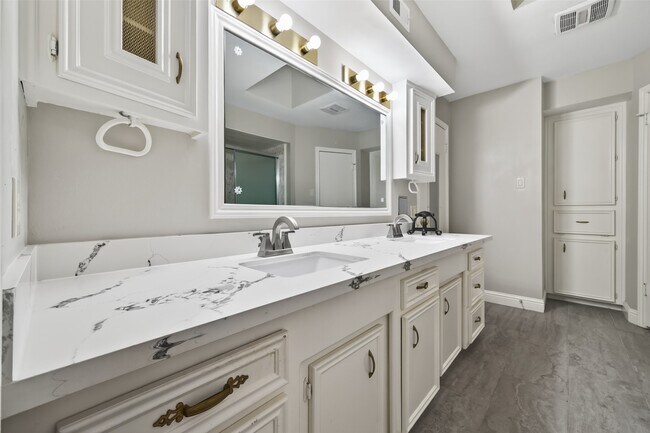 Building Photo - 7735 Teal Run Dr