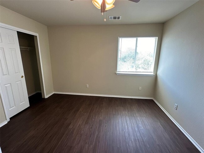 Building Photo - 2315 Bluffstone Dr