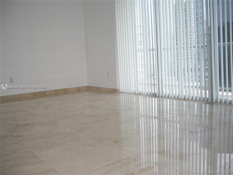 Building Photo - 1060 Brickell Ave
