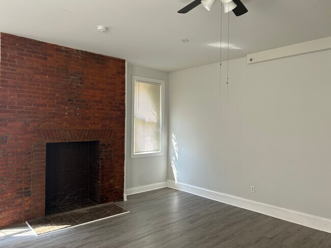 Building Photo - 31X N Paca St