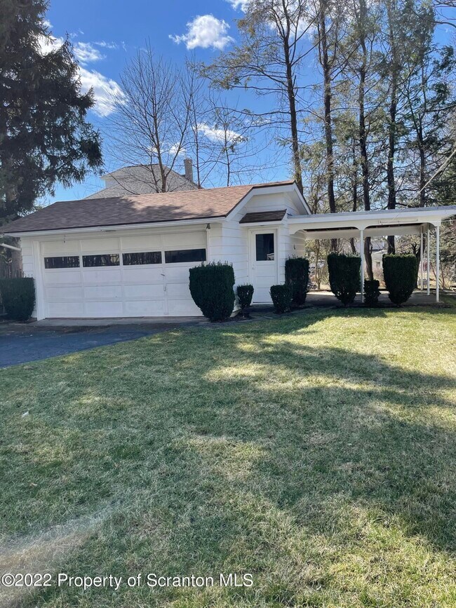 Building Photo - 303 E Drinker St