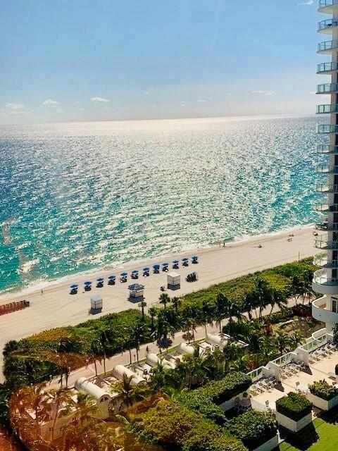 Building Photo - 6423 Collins Ave