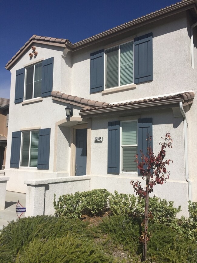 Two Story Townhome - Moreno Valley - Two Story Townhome -  Moreno Valley