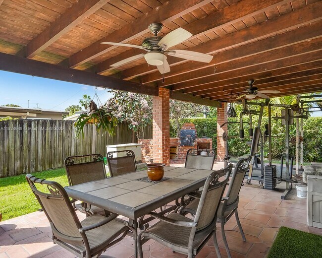 Building Photo - 9460 SW 53rd St