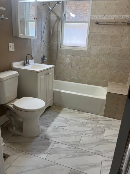 Building Photo - 722 E 91st Pl