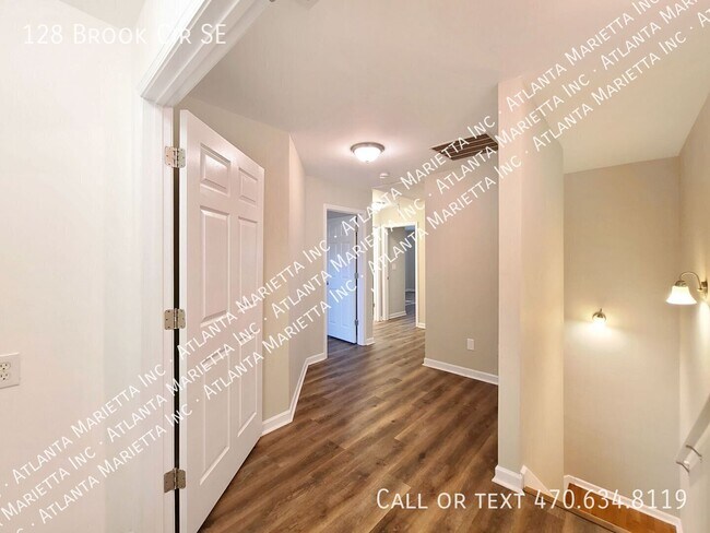 Building Photo - 128 Brook Cir SE