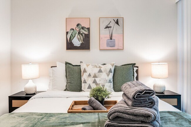 Building Photo - 2319 Franklin Ave E