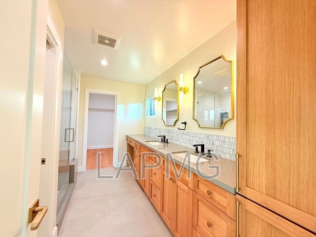 Building Photo - 4762 Charters Ave