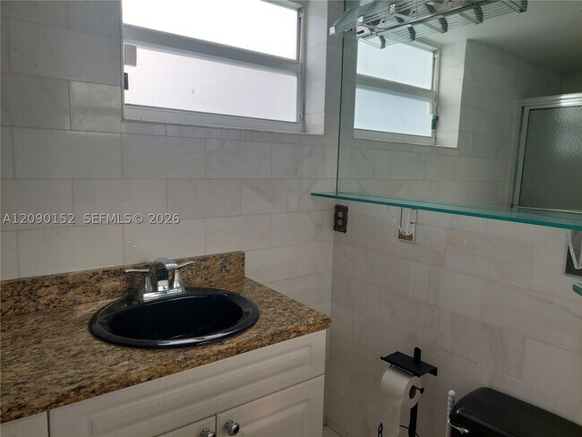 Building Photo - 1333 E Hallandale Beach Blvd