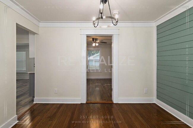 Building Photo - Gorgeous Spring Hill Home!