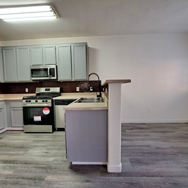 Building Photo - Manzanita Condominium:  Three Bedroom Avai...