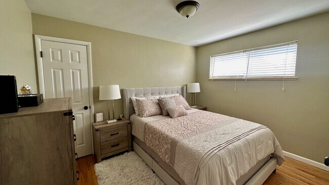 Building Photo - Spacious 5BD/2BA Home in Lakewood, CO- Available July 29th!
