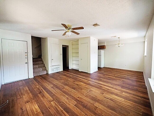 Building Photo - 115 S Frio St