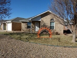 Building Photo - Spacious 2 bedroom 2 bath duplex with garage