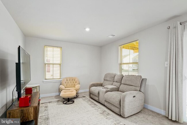 Building Photo - 144 Fletcher Cir