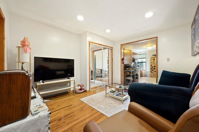 Building Photo - 228 Willow Ave