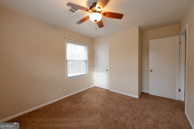 Building Photo - 953 McCullough Rd