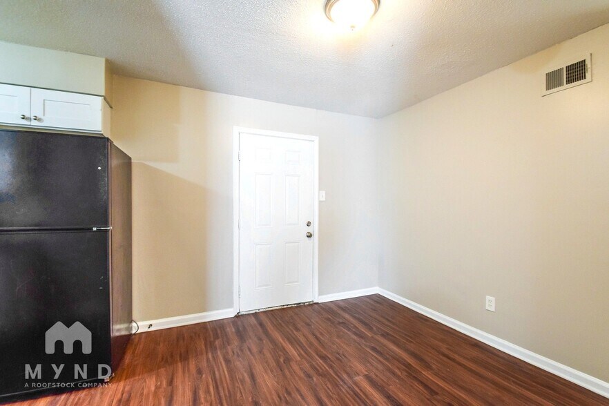 Building Photo - 2695 Shady Grove Dr