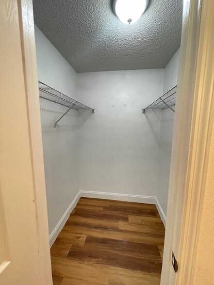 Building Photo - 8832 Coral Palms Ct