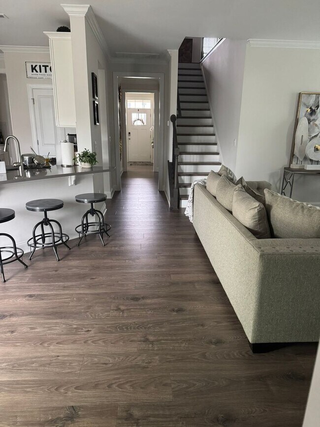 Building Photo - Spacious 4BR Single Family House with swim...