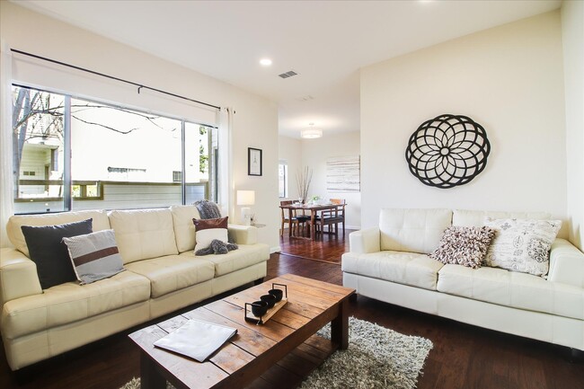 Building Photo - 1398 Meadow Ridge Cir